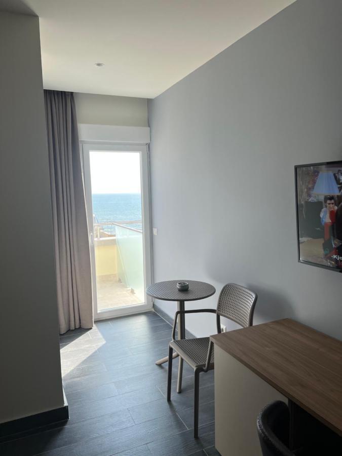 Split Rooftop Suites Durrës Eksteriør billede