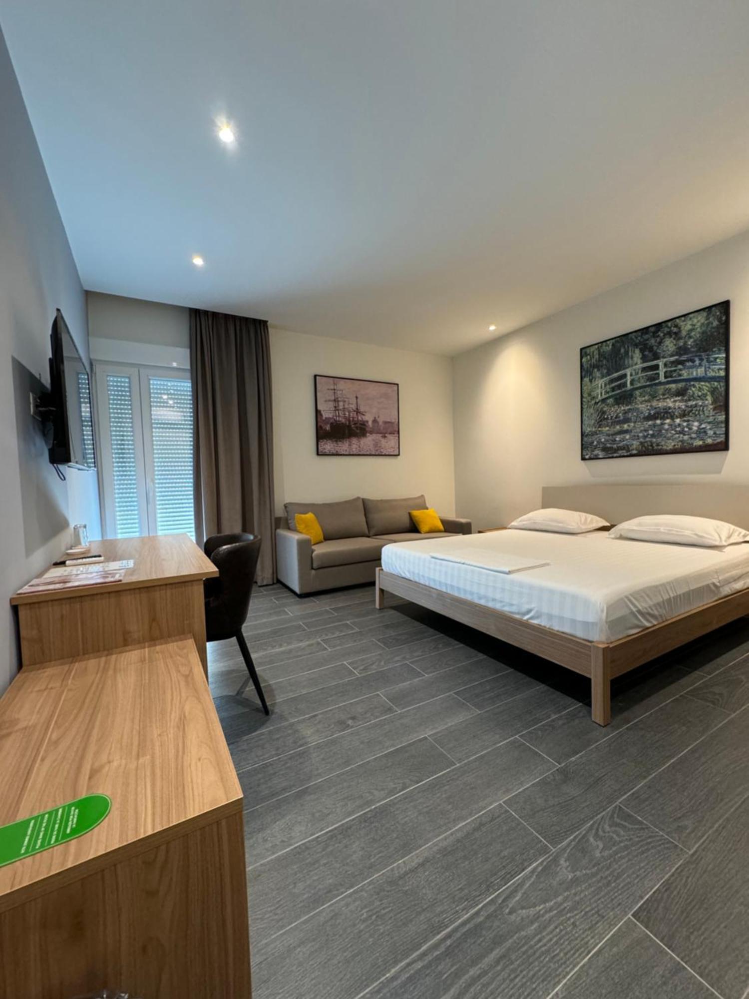 Split Rooftop Suites Durrës Eksteriør billede